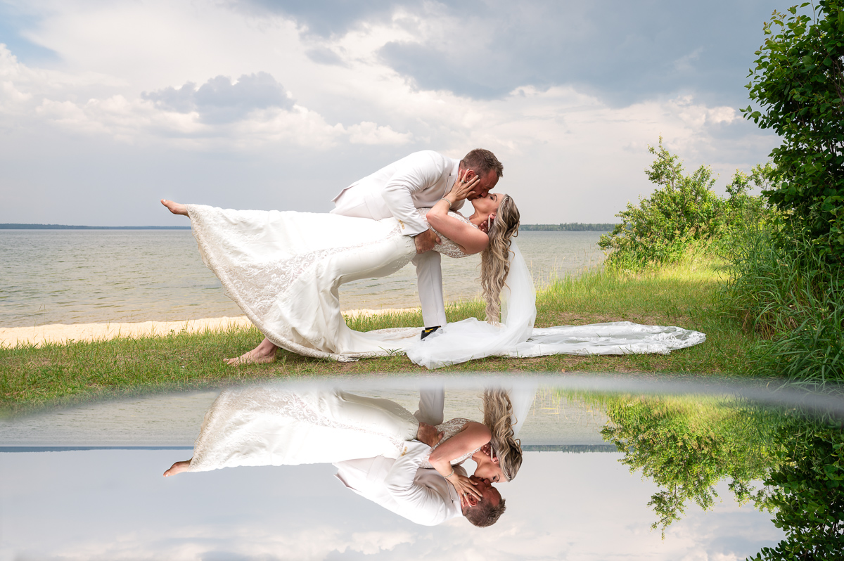 wedding photography, wedding photos, beach wedding, reflection shot, dip kiss